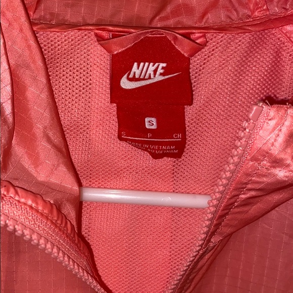 Women’s Nike wind breaker - Picture 3 of 3